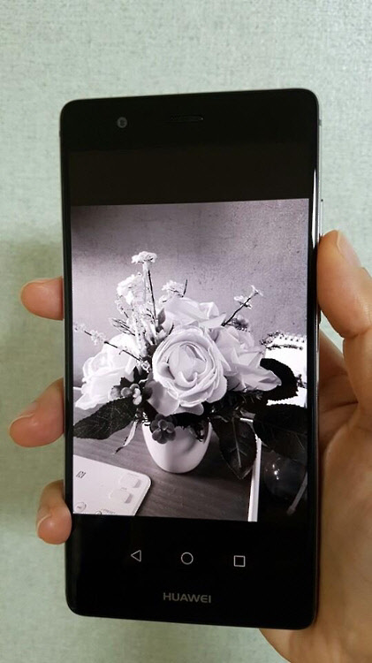 지난 2일 국내 출시된 중국 스마트폰 제조업체 화웨이의 프리미엄폰 P9